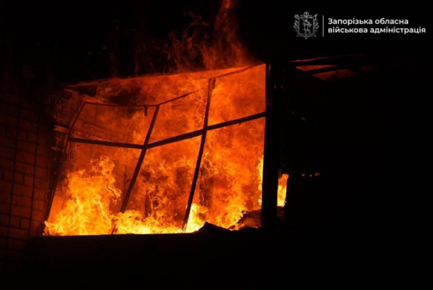 Запорожье в огне: ВС РФ 11 раз ударили по объектам ВСУ в областном центре ночью 26 ноября