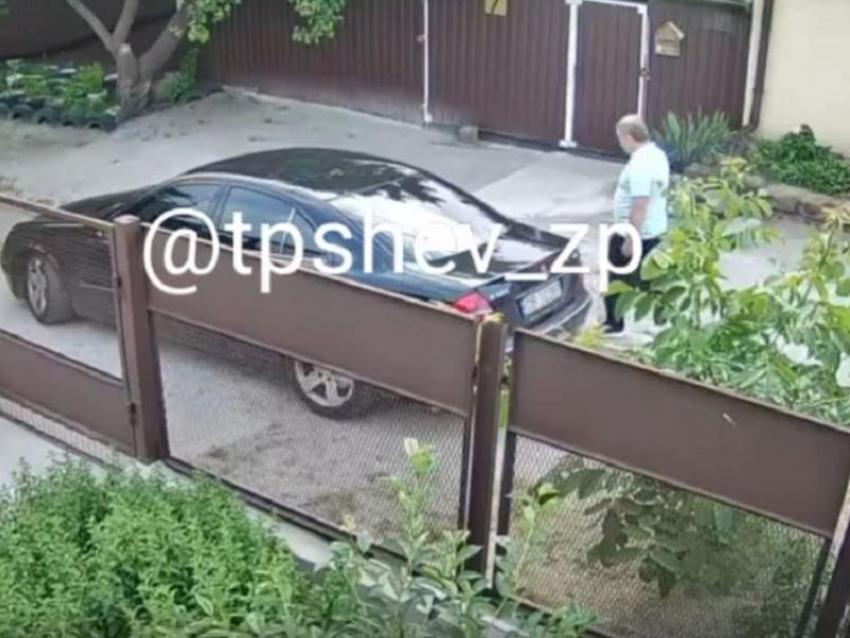 Гнусный поступок мужчины попал на камеру видеонаблюдения в Запорожье