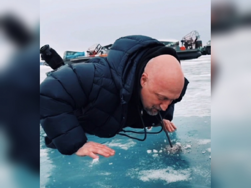 «Лизать не буду»: запорожский актер Гоша Куценко попробовал на вкус Байкал, посмеявшись над SHAMAN