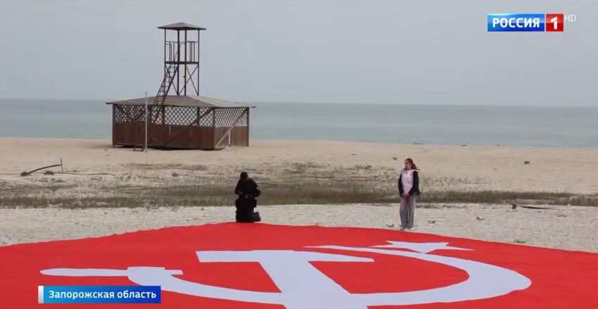 Развёрнутую на Бердянской косе копию Знамени Победы было видно из космоса