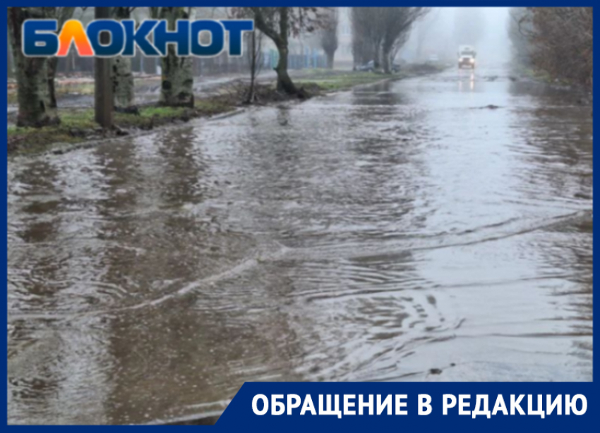 Студенты и педагоги Бердянского многопрофильного центра обратились к властям из-за непроходимого тротуара