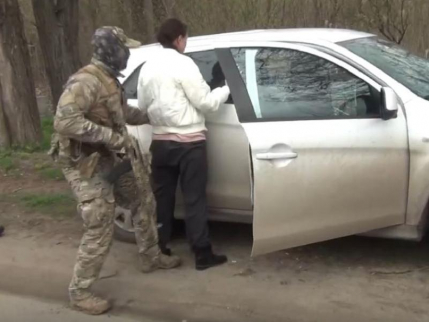 Кадры задержания семейного подряда террористов показала ФСБ в Мелитополе