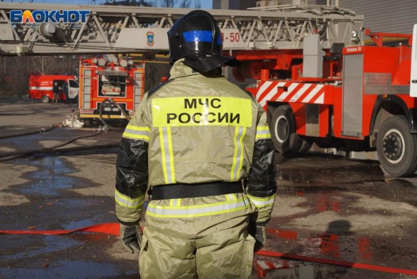 Боевики ударили БПЛА по сотрудникам МЧС во время тушения пожара в Михайловском округе