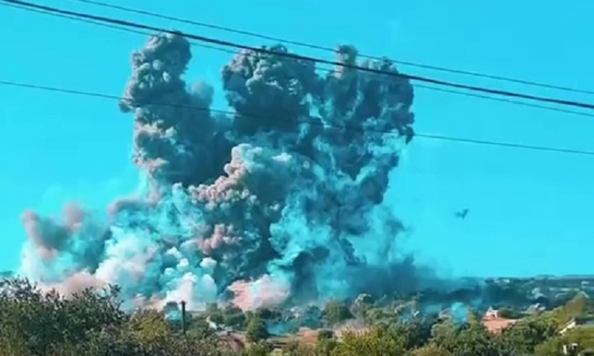 Дым странного цвета попал на видео после удара по объекту ВСУ в Запорожье