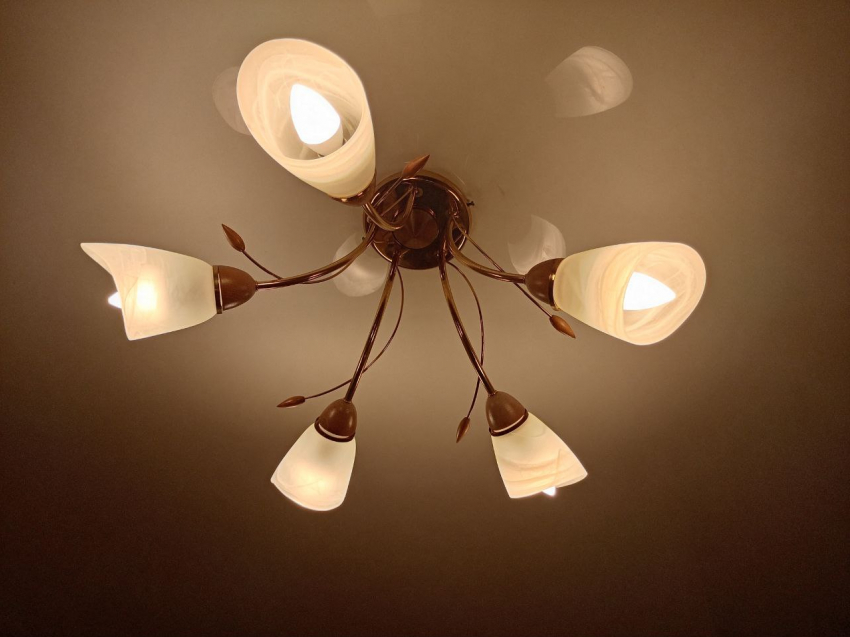 Из-за атаки БПЛА отключили электричество в Приазовском районе вечером 26 декабря