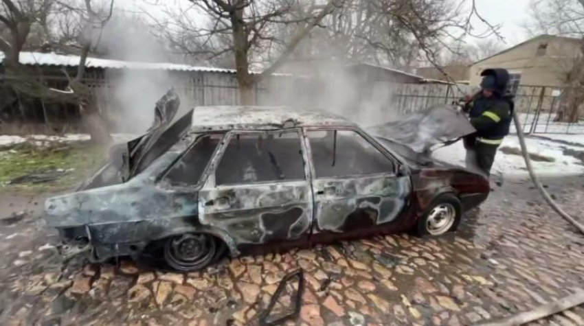 ВСУ сожгли машину в Васильевке: ранен пожилой мужчина