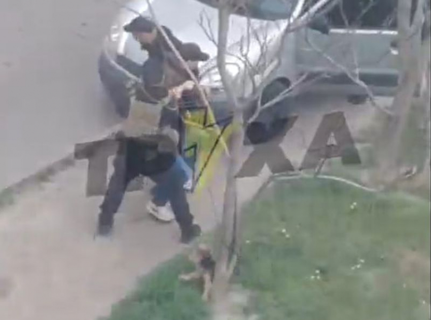 Мужчину вместе с собакой забрали военкомы в Запорожье