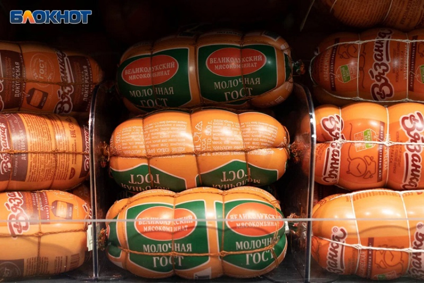 Продукты без документов и с нарушением хранения нашли в магазинах Приморского района