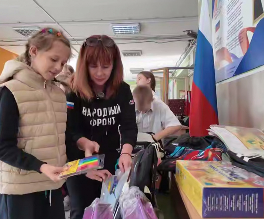 Какие подарки челябинские активисты передали школьникам из Энергодара