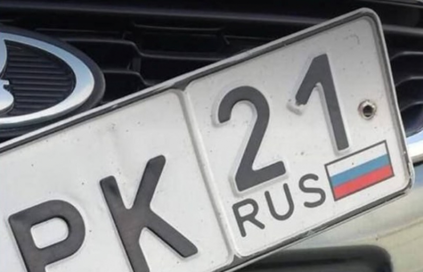 Запорожским водителям напомнили об обязательном изображении российского флага на номерах