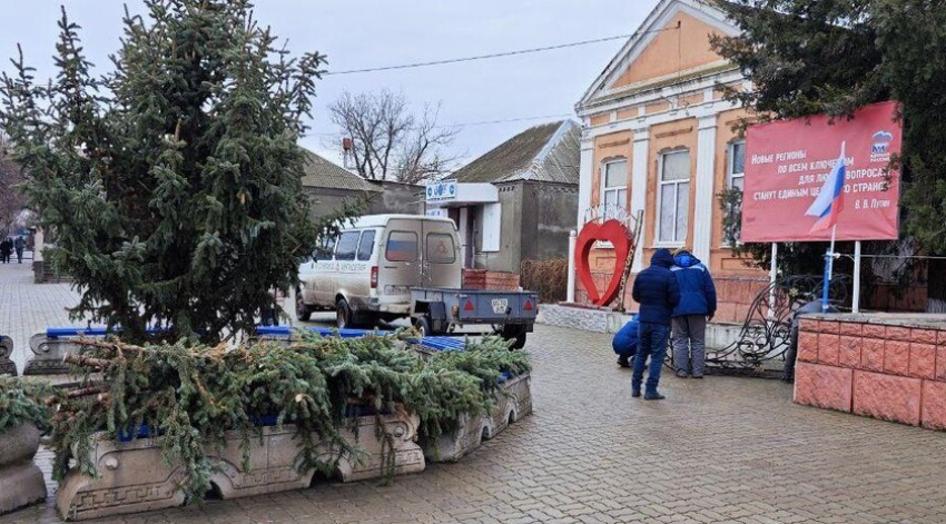 Молочанск начали украшать к Новому году