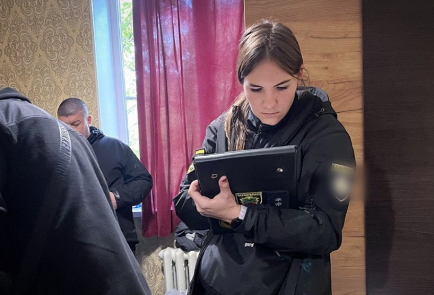 Мужчина ударил ногой в лицо сотрудницу полиции в Запорожье