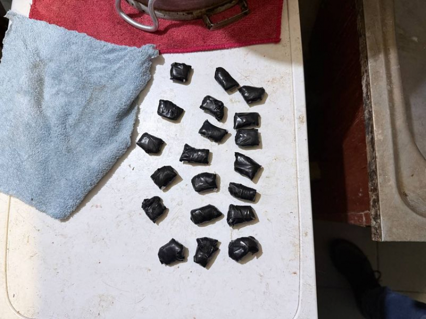 В покушении на сбыт наркотиков подозревают подростка в Бердянске