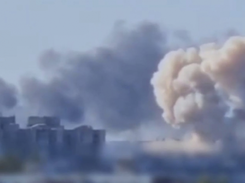Серия взрывов попала на видео в Запорожье 23 сентября