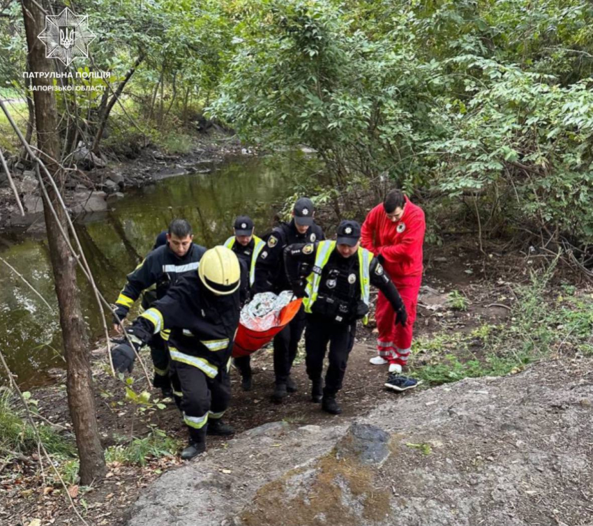 В Запорожье рыбак упал в реку и почти час звал на помощь