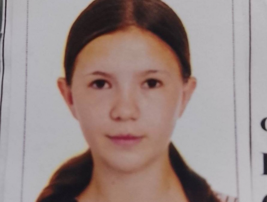 Девушка с темными волосами и в черной куртке исчезла в Мелитополе