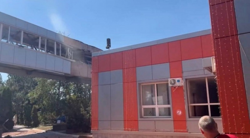 Пострадавшую при обстреле Днепрорудненского комбината женщину транспортировали в Крым