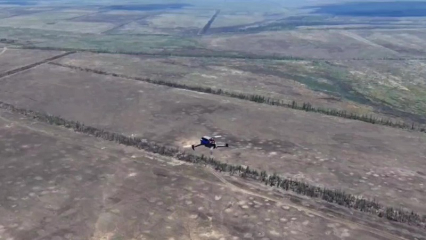 Эпичную дуэль дронов сняли на видео в Запорожской области