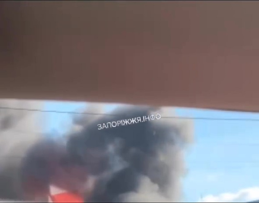 Логистический терминал ВСУ загорелся после взрывов в Запорожье
