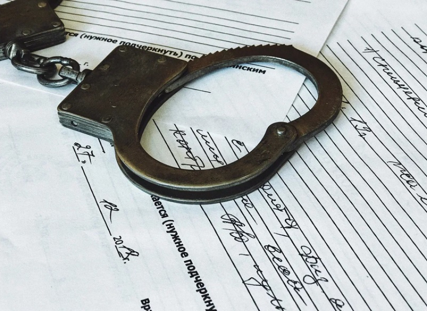 Пьяный житель Константиновки обматерил полицейских и попал под дело 