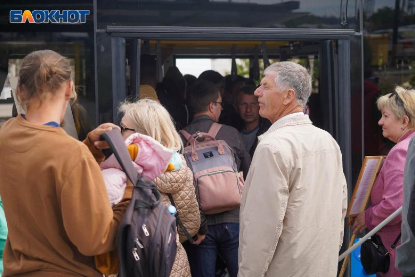 Семьи с детьми начали принудительно эвакуировать у Запорожья