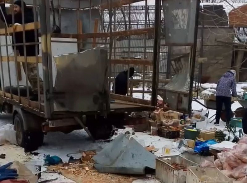 Дрон ВСУ атаковал грузовик с гумпомощью для Васильевского зоопарка