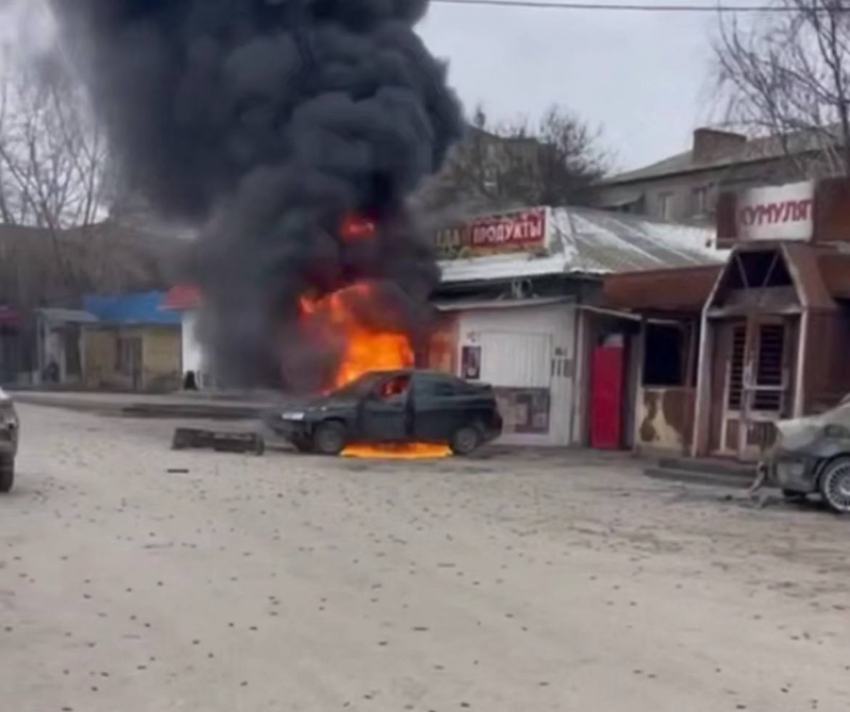 Дрон ВСУ ударил по гражданскому автомобилю в Васильевке