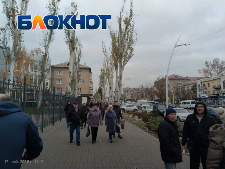 Жаловавшиеся Путину на рейдерство запорожцы массово вышли к стенам прокуратуры