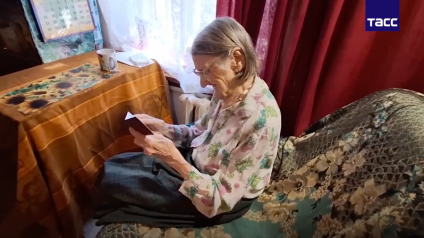 В Мелитополе сотрудники ФСБ вернули статус 102-летней ветерану ВОВ
