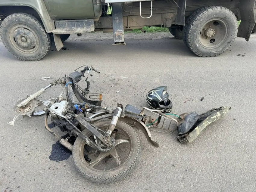 16-летний подросток на мопеде попал в больницу после ДТП в запорожском селе