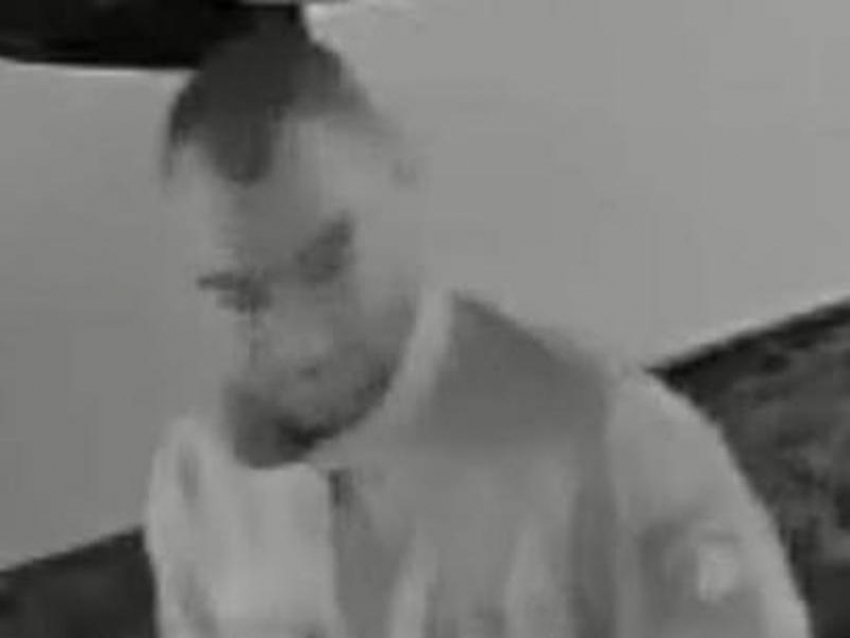 В Запорожье мошенник притворился военным и выманил деньги у горожан 