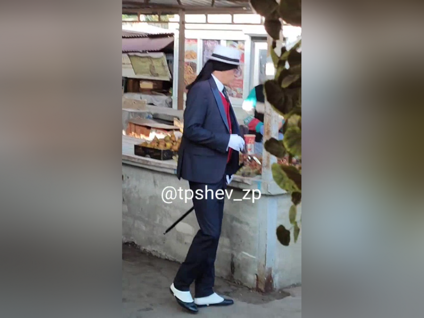 Эпатажного денди сняли на видео на рынке в Запорожье